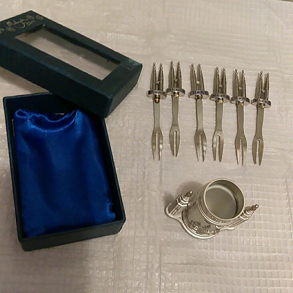 Malaysia Twin Towers Decorative Forks, Gift Set